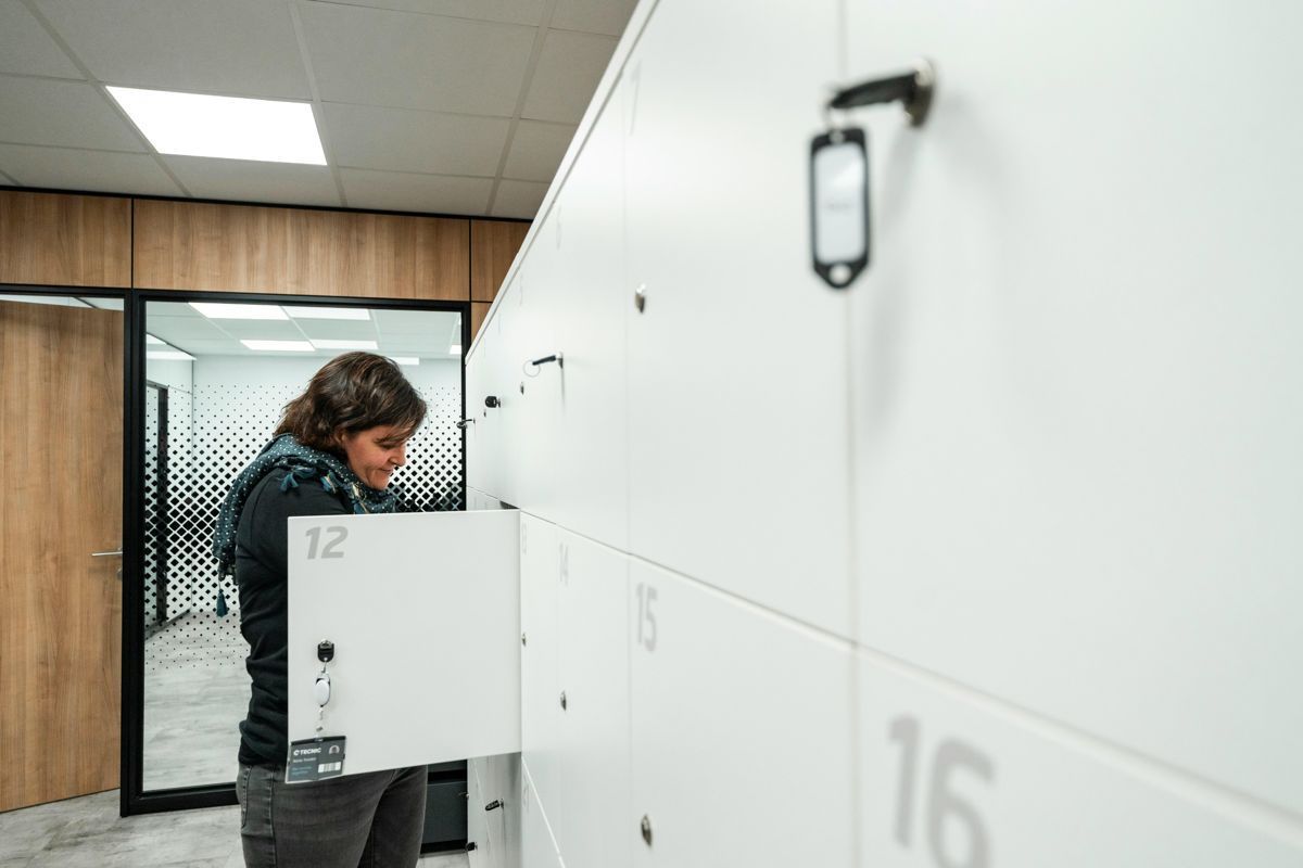 Beyond the Midnight Oil: Why Flashcard Cramming Fails Professionals