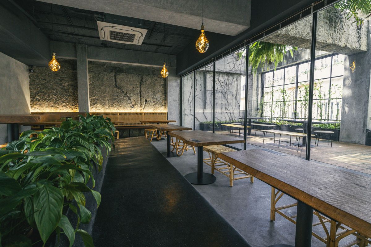 What is the Difference Between Knowledge Retrieval and Proactive Learning?